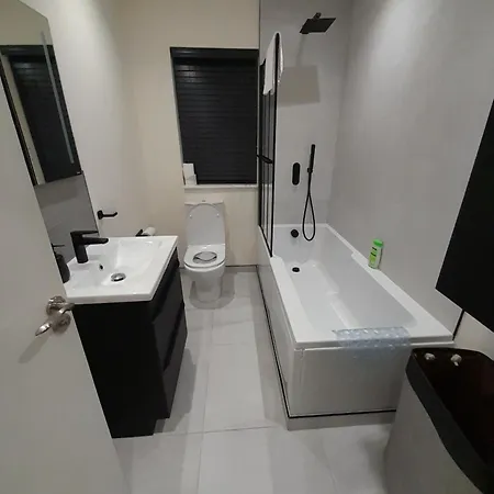 Modern Refurbished Claregalway - Sleeps 8 Galway